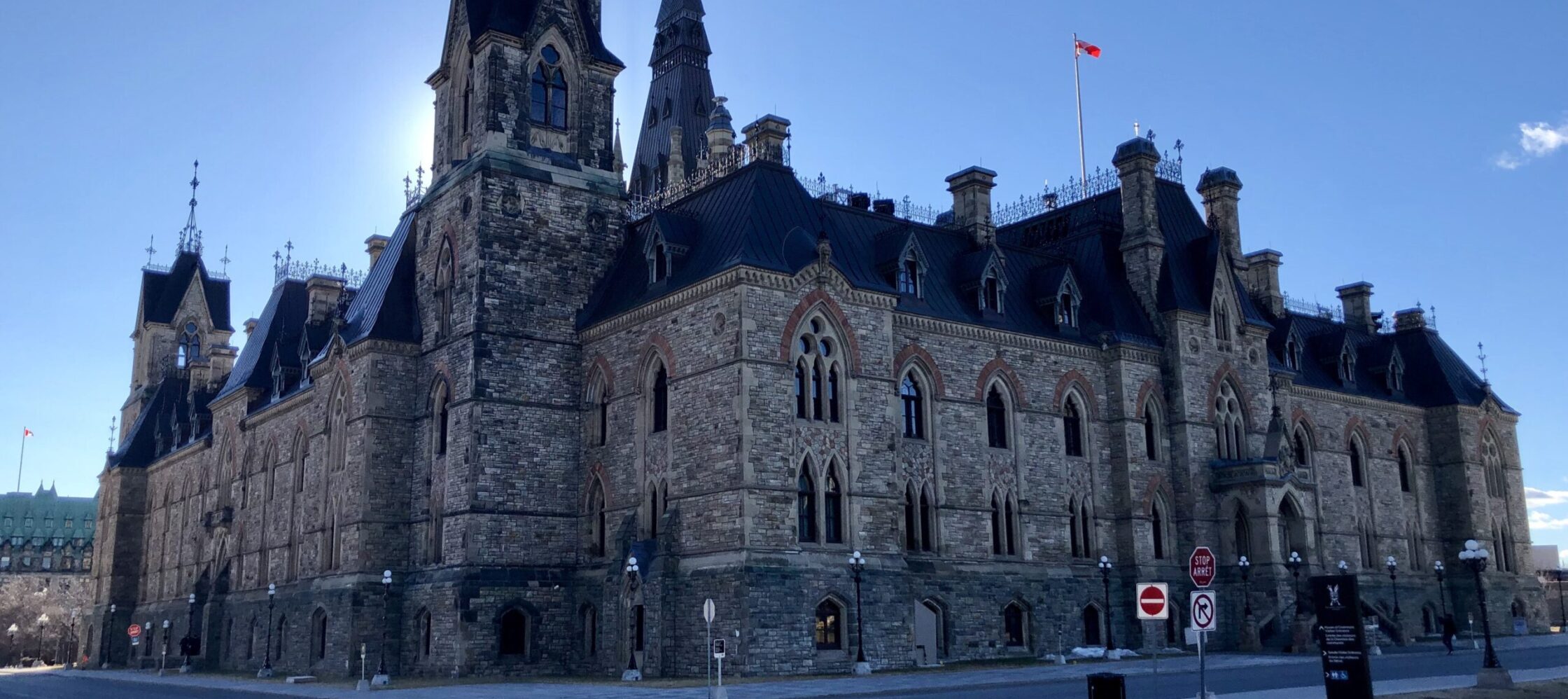 WildComet (https://commons.wikimedia.org/wiki/File:West_Block,_Parliament_of_Canada_(April_2019).jpg), https://creativecommons.org/licenses/by-sa/4.0/legalcode